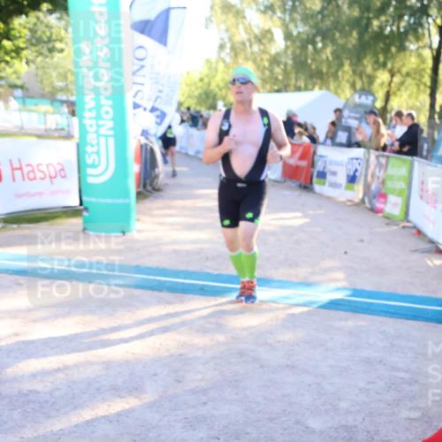 07.09.2025 - 19. Norderstedt Triathlon Zöllner http://msf.ph/oto/8772459 07.09.2025 16:49:18 Ziel 1053, 1103, 1551 meine-sportfotos.de
