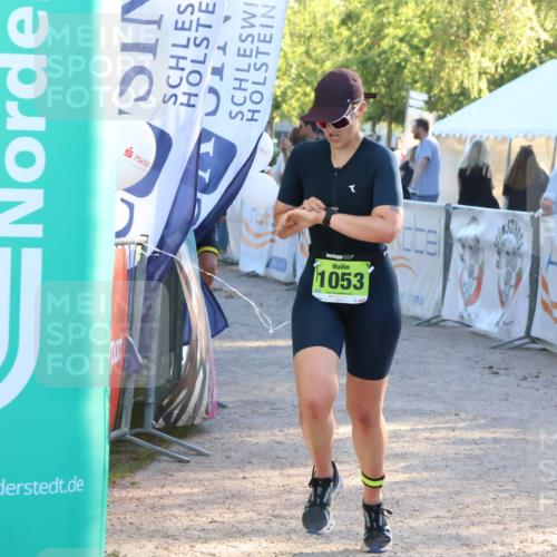 07.09.2025 - 19. Norderstedt Triathlon Zöllner http://msf.ph/oto/8772467 07.09.2025 16:49:21 Ziel 1053, 1551, 1588 meine-sportfotos.de