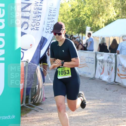 07.09.2025 - 19. Norderstedt Triathlon Zöllner http://msf.ph/oto/8772472 07.09.2025 16:49:21 Ziel 1053, 1551, 1588 meine-sportfotos.de