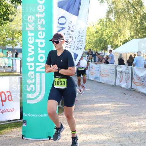 07.09.2025 - 19. Norderstedt Triathlon Zöllner http://msf.ph/oto/8772481 07.09.2025 16:49:21 Ziel 1053, 1551, 1588 meine-sportfotos.de