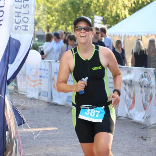 07.09.2025 - 19. Norderstedt Triathlon Zöllner http://msf.ph/oto/8772522 07.09.2025 16:49:27 Ziel 387, 1053, 1588 meine-sportfotos.de
