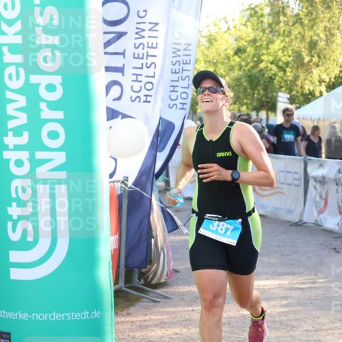 07.09.2025 - 19. Norderstedt Triathlon Zöllner http://msf.ph/oto/8772530 07.09.2025 16:49:27 Ziel 387, 1053, 1588 meine-sportfotos.de