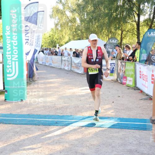 07.09.2025 - 19. Norderstedt Triathlon Zöllner http://msf.ph/oto/8772584 07.09.2025 16:49:39 Ziel 1574 meine-sportfotos.de
