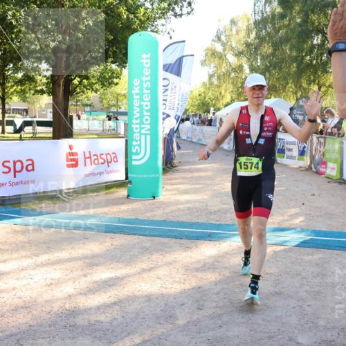 07.09.2025 - 19. Norderstedt Triathlon Zöllner http://msf.ph/oto/8772593 07.09.2025 16:49:39 Ziel 1574 meine-sportfotos.de