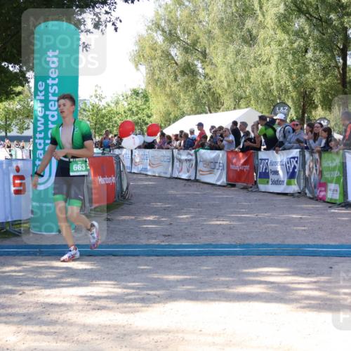 07.09.2025 - 19. Norderstedt Triathlon Zöllner http://msf.ph/oto/8772615 07.09.2025 10:51:33 Ziel 649, 663 meine-sportfotos.de