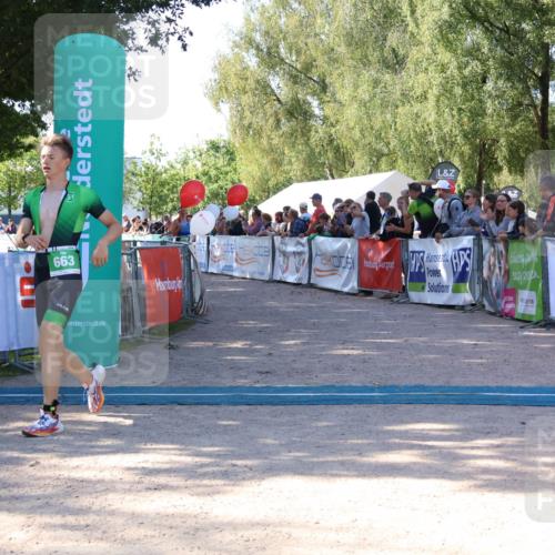 07.09.2025 - 19. Norderstedt Triathlon Zöllner http://msf.ph/oto/8772620 07.09.2025 10:51:33 Ziel 649, 663 meine-sportfotos.de