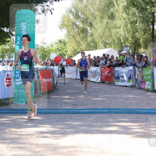 07.09.2025 - 19. Norderstedt Triathlon Zöllner http://msf.ph/oto/8772663 07.09.2025 10:51:55 Ziel 648, 673, 686 meine-sportfotos.de