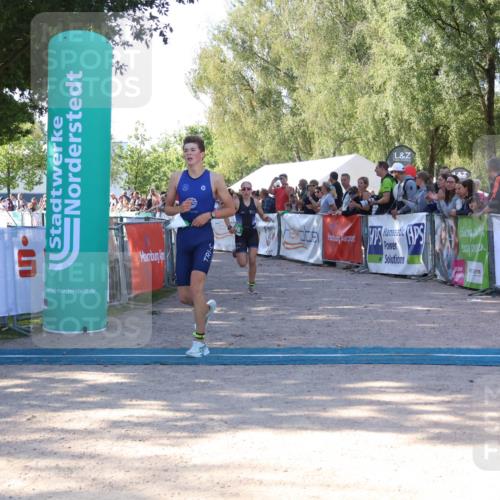 07.09.2025 - 19. Norderstedt Triathlon Zöllner http://msf.ph/oto/8772668 07.09.2025 10:51:56 Ziel 648, 673, 686 meine-sportfotos.de
