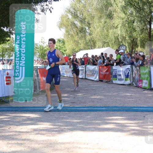 07.09.2025 - 19. Norderstedt Triathlon Zöllner http://msf.ph/oto/8772670 07.09.2025 10:51:57 Ziel 648, 673, 686 meine-sportfotos.de