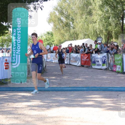 07.09.2025 - 19. Norderstedt Triathlon Zöllner http://msf.ph/oto/8772674 07.09.2025 10:51:57 Ziel 648, 673, 686 meine-sportfotos.de