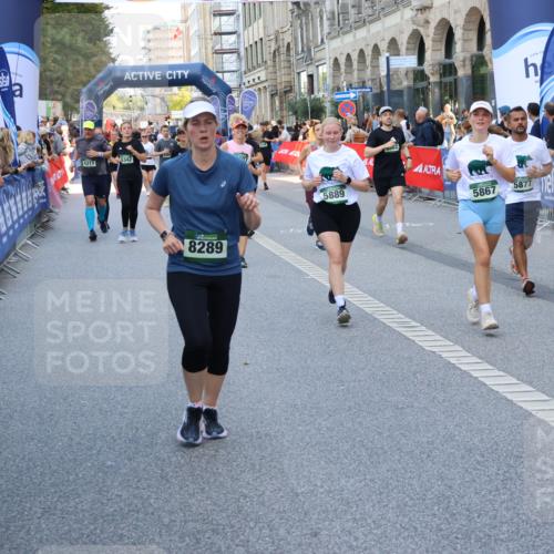 07.09.2025 - BARMER Alsterlauf Strokosch-Dieckow http://msf.ph/oto/8772681 07.09.2025 10:09:28 Ziel 2023, 2197, 2224, 2363, 2391, 2469, 2586, 2622, 2805, 2925, 3054, 3549, 4155, 4203, 4260, 4474, 4714, 4743, 4906, 4915, 5052, 5443, 6159, 8115, 8147, 8162 meine-sportfotos.de