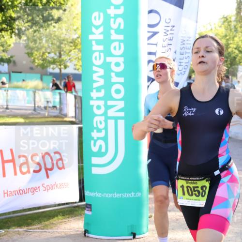 07.09.2025 - 19. Norderstedt Triathlon Zöllner http://msf.ph/oto/8772736 07.09.2025 16:50:11 Ziel 1058, 1096, 1607 meine-sportfotos.de
