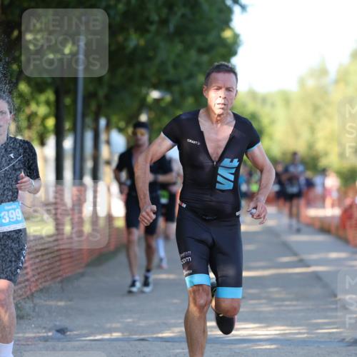 07.09.2025 - 19. Norderstedt Triathlon Michael Strokosch http://msf.ph/oto/8772769 07.09.2025 16:34:13 Laufen 399, 866, 1074, 1080, 1590, 1621 meine-sportfotos.de