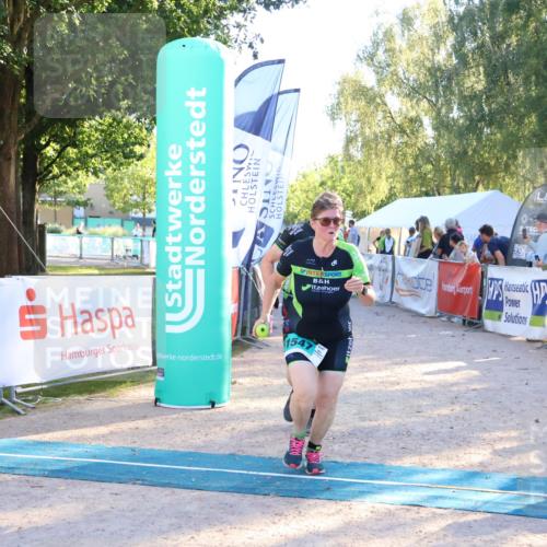 07.09.2025 - 19. Norderstedt Triathlon Zöllner http://msf.ph/oto/8772844 07.09.2025 16:50:48 Ziel 1524, 1547, 1562 meine-sportfotos.de