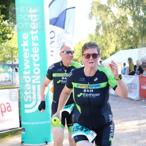 07.09.2025 - 19. Norderstedt Triathlon Zöllner http://msf.ph/oto/8772855 07.09.2025 16:50:49 Ziel 1524, 1547, 1562 meine-sportfotos.de