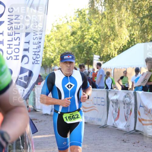 07.09.2025 - 19. Norderstedt Triathlon Zöllner http://msf.ph/oto/8772873 07.09.2025 16:50:50 Ziel 1524, 1547, 1562 meine-sportfotos.de