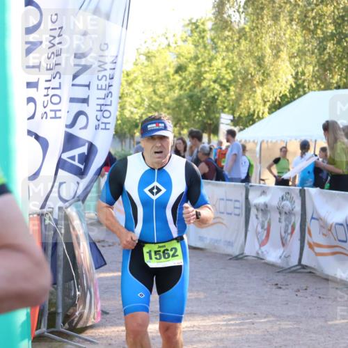 07.09.2025 - 19. Norderstedt Triathlon Zöllner http://msf.ph/oto/8772877 07.09.2025 16:50:50 Ziel 1524, 1547, 1562 meine-sportfotos.de