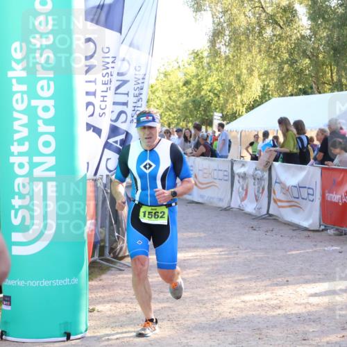 07.09.2025 - 19. Norderstedt Triathlon Zöllner http://msf.ph/oto/8772879 07.09.2025 16:50:51 Ziel 1524, 1547, 1562 meine-sportfotos.de