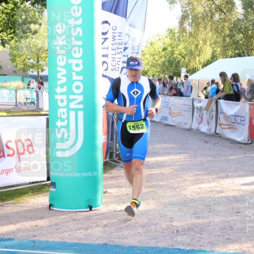 07.09.2025 - 19. Norderstedt Triathlon Zöllner http://msf.ph/oto/8772883 07.09.2025 16:50:51 Ziel 1524, 1547, 1562 meine-sportfotos.de