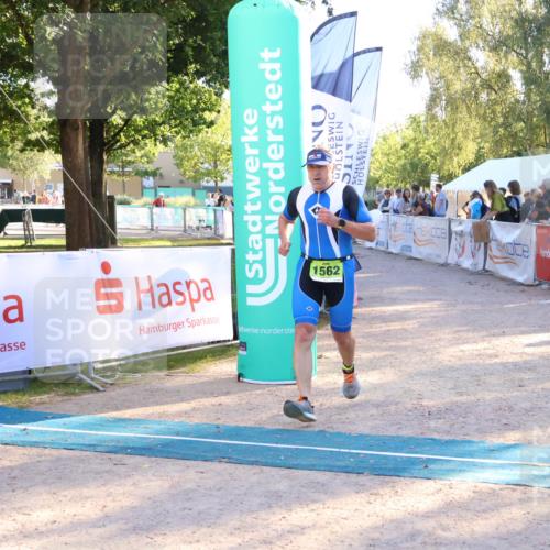 07.09.2025 - 19. Norderstedt Triathlon Zöllner http://msf.ph/oto/8772890 07.09.2025 16:50:51 Ziel 1524, 1547, 1562 meine-sportfotos.de