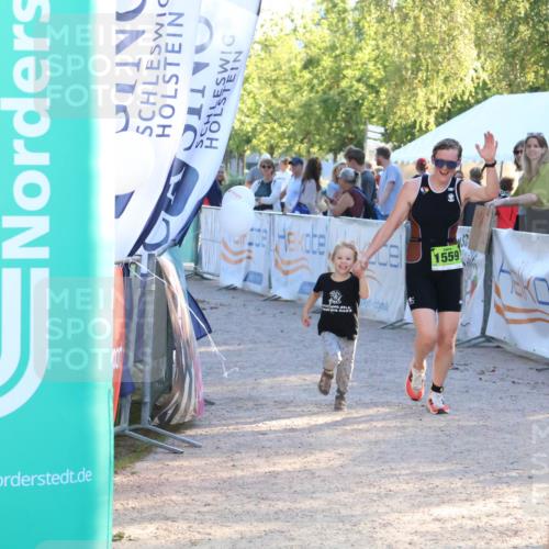 07.09.2025 - 19. Norderstedt Triathlon Zöllner http://msf.ph/oto/8772911 07.09.2025 16:50:56 Ziel 1559, 1562 meine-sportfotos.de