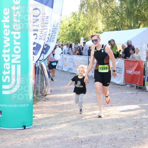 07.09.2025 - 19. Norderstedt Triathlon Zöllner http://msf.ph/oto/8772939 07.09.2025 16:50:58 Ziel 1061, 1424, 1559, 1562 meine-sportfotos.de