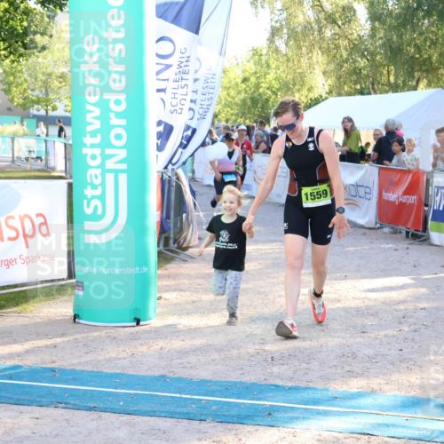 07.09.2025 - 19. Norderstedt Triathlon Zöllner http://msf.ph/oto/8772947 07.09.2025 16:50:58 Ziel 1061, 1424, 1559, 1562 meine-sportfotos.de