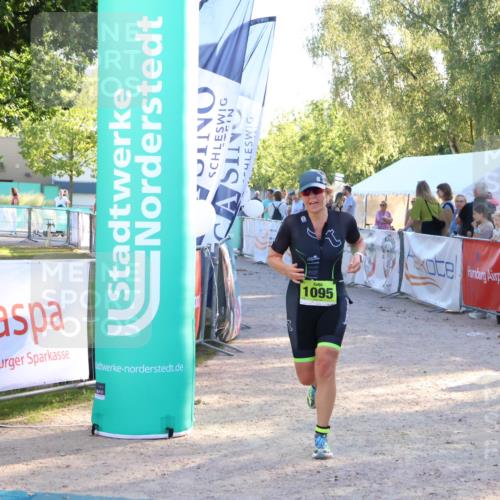 07.09.2025 - 19. Norderstedt Triathlon Zöllner http://msf.ph/oto/8773070 07.09.2025 16:51:36 Ziel 1095 meine-sportfotos.de