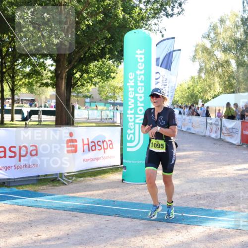 07.09.2025 - 19. Norderstedt Triathlon Zöllner http://msf.ph/oto/8773085 07.09.2025 16:51:37 Ziel 1095 meine-sportfotos.de
