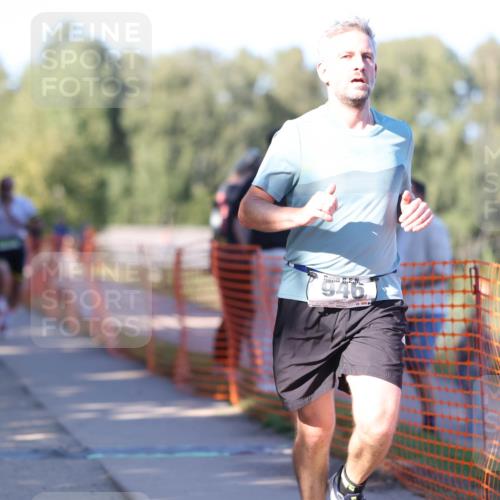 07.09.2025 - 19. Norderstedt Triathlon Michael Strokosch http://msf.ph/oto/8773138 07.09.2025 16:35:53 Laufen 376, 482, 924, 946, 1588 meine-sportfotos.de