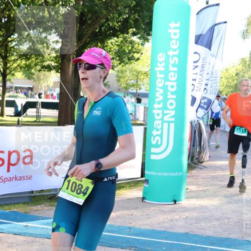 07.09.2025 - 19. Norderstedt Triathlon Zöllner http://msf.ph/oto/8773141 07.09.2025 16:51:55 Ziel 1084, 1513, 1567 meine-sportfotos.de