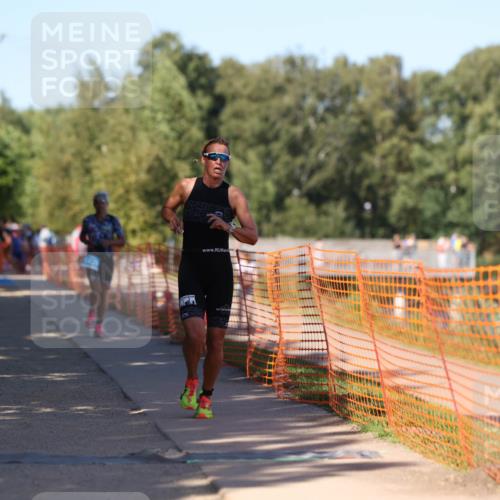 07.09.2025 - 19. Norderstedt Triathlon Michael Strokosch http://msf.ph/oto/8773173 07.09.2025 15:39:17 Laufen 469, 1439, 1480 meine-sportfotos.de