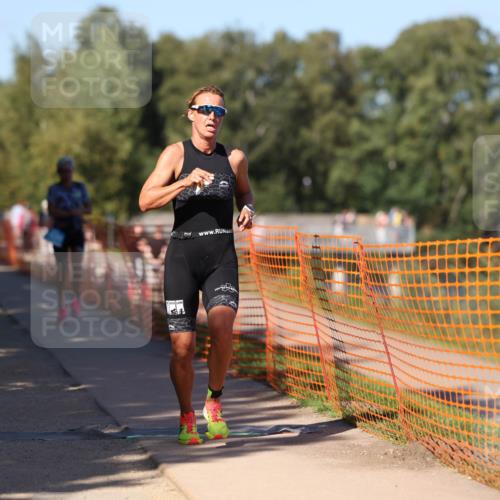 07.09.2025 - 19. Norderstedt Triathlon Michael Strokosch http://msf.ph/oto/8773195 07.09.2025 15:39:18 Laufen 469, 1439 meine-sportfotos.de