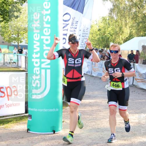 07.09.2025 - 19. Norderstedt Triathlon Zöllner http://msf.ph/oto/8773332 07.09.2025 16:52:42 Ziel 445, 446 meine-sportfotos.de