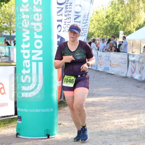 07.09.2025 - 19. Norderstedt Triathlon Zöllner http://msf.ph/oto/8773423 07.09.2025 16:52:57 Ziel 1046, 1094 meine-sportfotos.de
