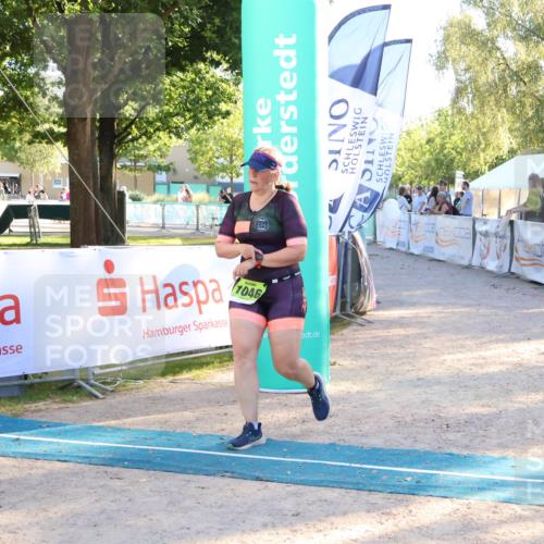 07.09.2025 - 19. Norderstedt Triathlon Zöllner http://msf.ph/oto/8773437 07.09.2025 16:52:58 Ziel 1046, 1078 meine-sportfotos.de