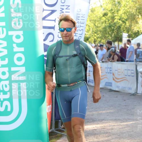 07.09.2025 - 19. Norderstedt Triathlon Zöllner http://msf.ph/oto/8773567 07.09.2025 16:53:13 Ziel 939, 943, 1632 meine-sportfotos.de