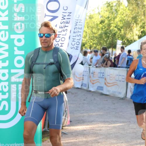 07.09.2025 - 19. Norderstedt Triathlon Zöllner http://msf.ph/oto/8773570 07.09.2025 16:53:13 Ziel 939, 943, 1632 meine-sportfotos.de