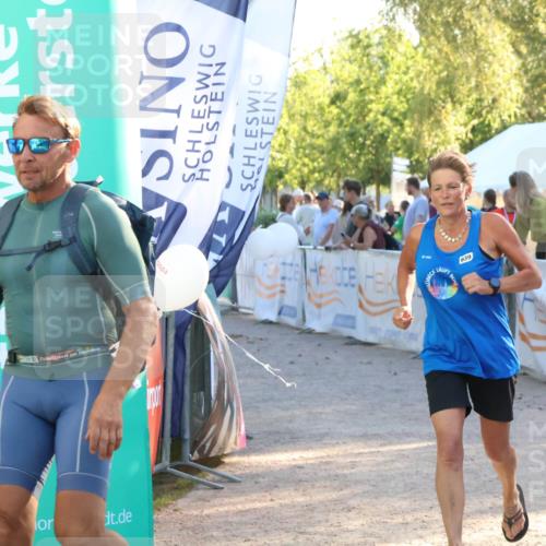 07.09.2025 - 19. Norderstedt Triathlon Zöllner http://msf.ph/oto/8773574 07.09.2025 16:53:14 Ziel 939, 943, 1632 meine-sportfotos.de