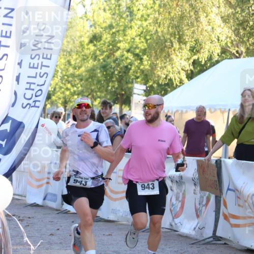 07.09.2025 - 19. Norderstedt Triathlon Zöllner http://msf.ph/oto/8773589 07.09.2025 16:53:16 Ziel 939, 943, 1632 meine-sportfotos.de