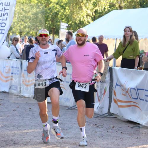 07.09.2025 - 19. Norderstedt Triathlon Zöllner http://msf.ph/oto/8773593 07.09.2025 16:53:16 Ziel 939, 943, 1632 meine-sportfotos.de