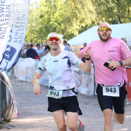 07.09.2025 - 19. Norderstedt Triathlon Zöllner http://msf.ph/oto/8773619 07.09.2025 16:53:17 Ziel 939, 943, 1632 meine-sportfotos.de