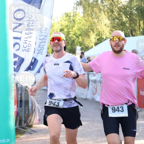 07.09.2025 - 19. Norderstedt Triathlon Zöllner http://msf.ph/oto/8773627 07.09.2025 16:53:18 Ziel 939, 943, 1632 meine-sportfotos.de