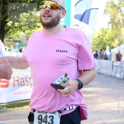 07.09.2025 - 19. Norderstedt Triathlon Zöllner http://msf.ph/oto/8773640 07.09.2025 16:53:19 Ziel 939, 943, 1632 meine-sportfotos.de