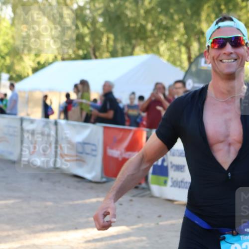 07.09.2025 - 19. Norderstedt Triathlon Zöllner http://msf.ph/oto/8773693 07.09.2025 16:53:31 Ziel 927 meine-sportfotos.de