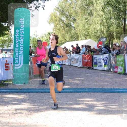 07.09.2025 - 19. Norderstedt Triathlon Zöllner http://msf.ph/oto/8773714 07.09.2025 10:57:48 Ziel 655, 669, 1125 meine-sportfotos.de