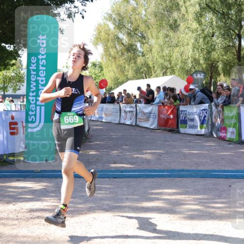07.09.2025 - 19. Norderstedt Triathlon Zöllner http://msf.ph/oto/8773717 07.09.2025 10:57:48 Ziel 655, 669, 1125 meine-sportfotos.de