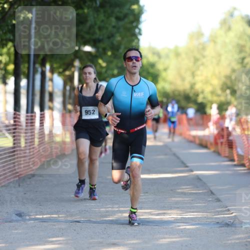 07.09.2025 - 19. Norderstedt Triathlon Michael Strokosch http://msf.ph/oto/8773850 07.09.2025 16:38:36 Laufen 882, 883, 952, 1044, 1446, 1625 meine-sportfotos.de