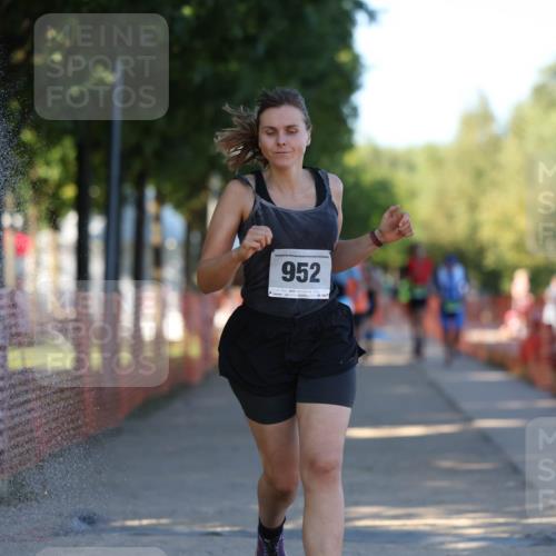 07.09.2025 - 19. Norderstedt Triathlon Michael Strokosch http://msf.ph/oto/8773884 07.09.2025 16:38:38 Laufen 883, 933, 952, 1044, 1625 meine-sportfotos.de