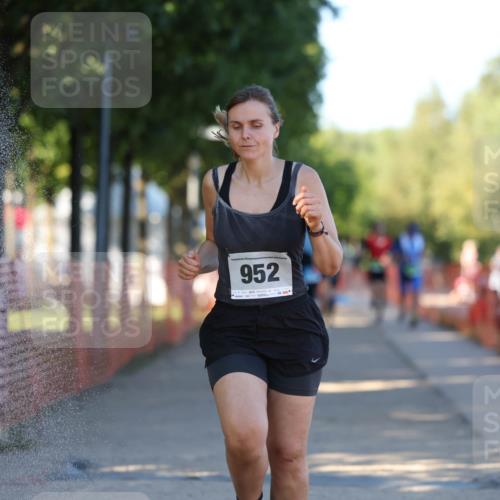 07.09.2025 - 19. Norderstedt Triathlon Michael Strokosch http://msf.ph/oto/8773886 07.09.2025 16:38:39 Laufen 883, 933, 952, 1044, 1625 meine-sportfotos.de